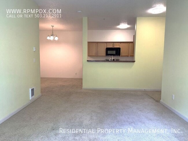 Building Photo - 11830 NW Holly Springs Ln