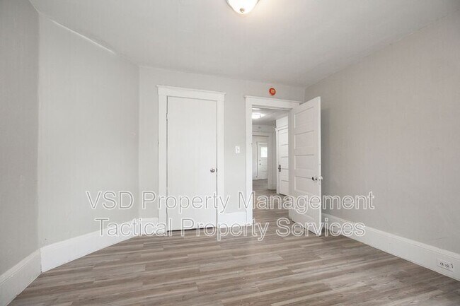 Building Photo - 1583 E 84th St