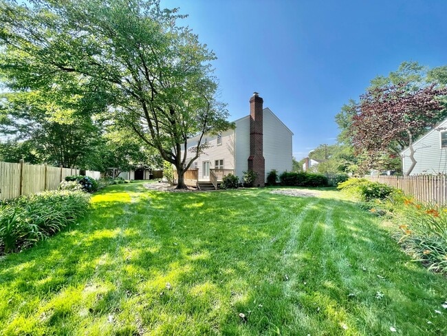 Building Photo - Available NOW! A 4-6 Bedroom Home! Attache...