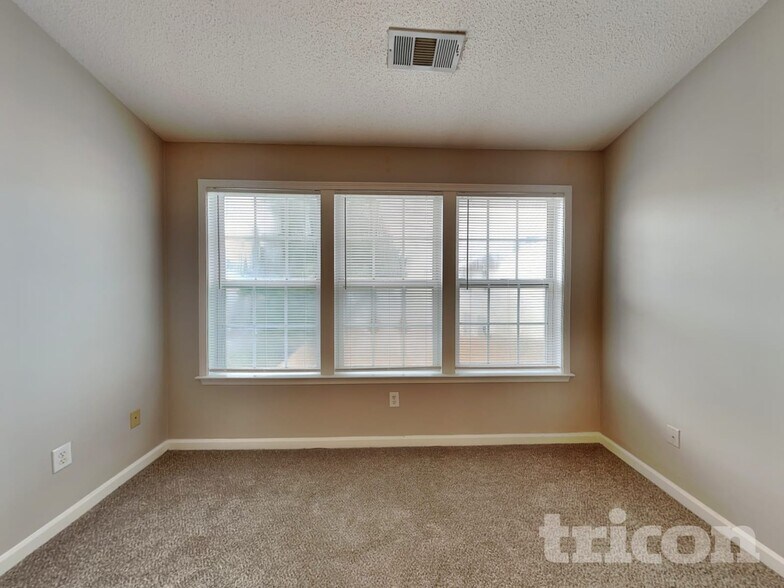 Building Photo - 1654 Heyford Cir NW