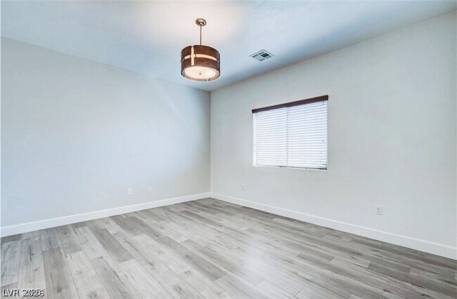Building Photo - 128 Tilbury Ave