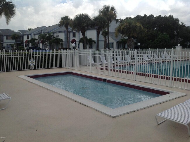 Building Photo - 526 Beach Park Ln