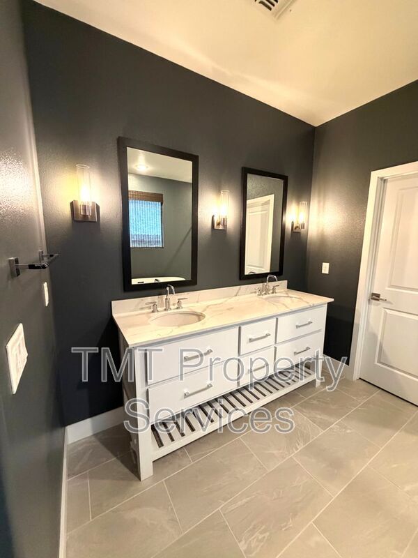 Building Photo - 12256 Alamosa Dr