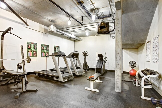 Building Photo - Cozy Urban 1BD/1BTH Condo for Lease in Belltown!