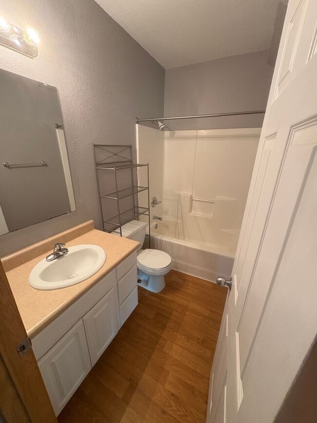 Building Photo - 3 bedroom 2.5 bathroom single family home in Cedar Falls school district
