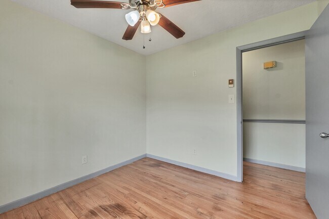 Building Photo - 8848 W Simpson Rd