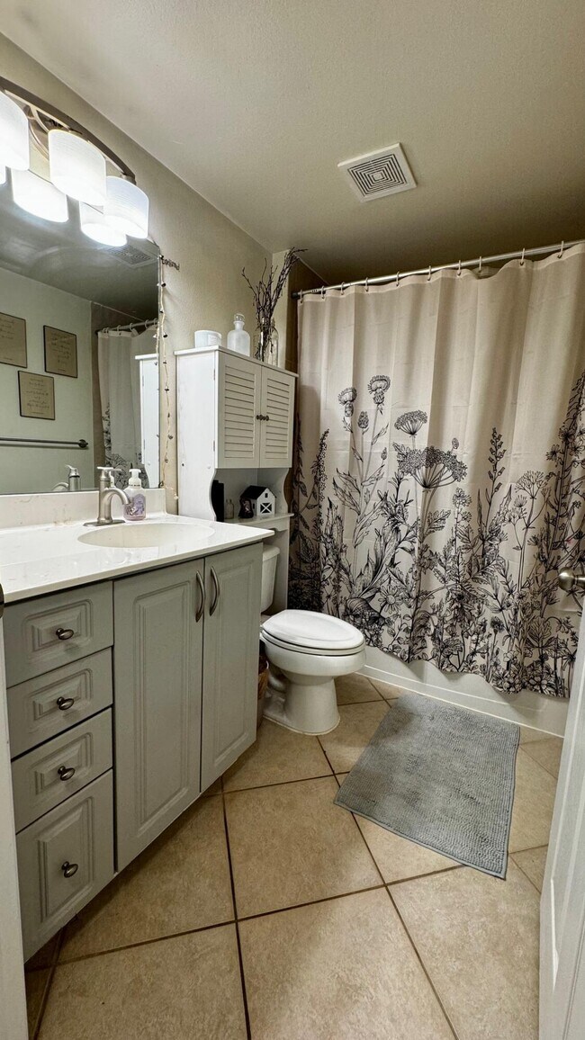 Building Photo - 6475 Emerald Dunes Dr
