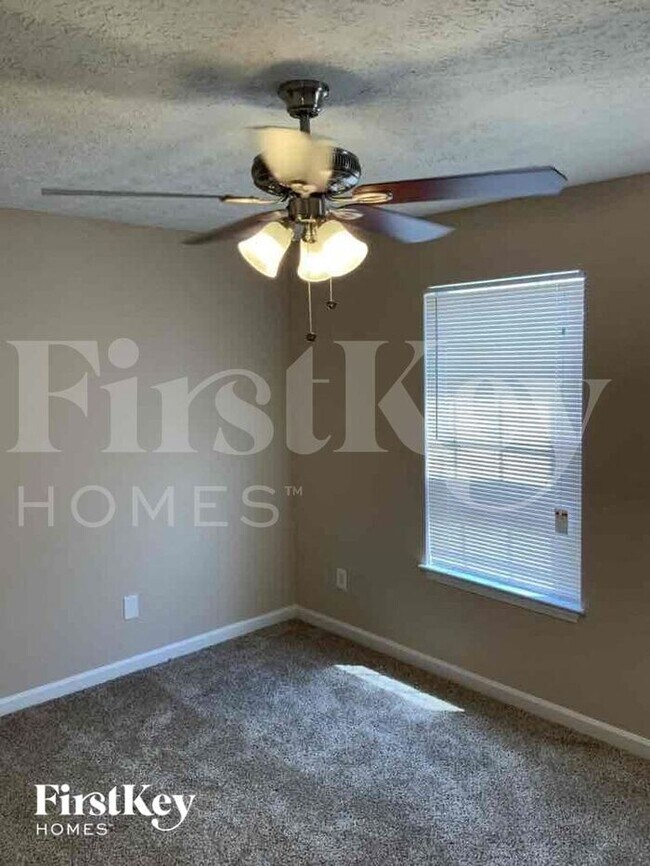Building Photo - 123 Bridge View Dr