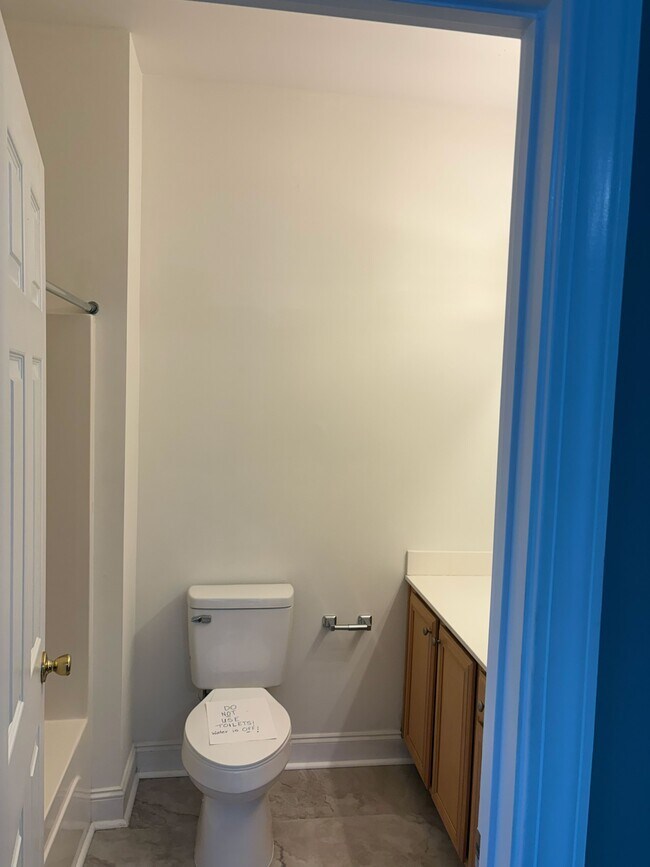 Building Photo - 2037 Silvercrest Dr
