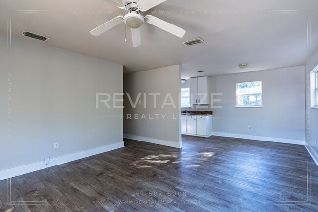 Building Photo - 3 Bedroom/2 Bathroom House in Mobile!!