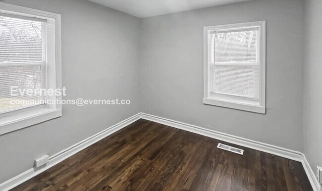 Building Photo - Spacious 3-Bedroom Home with Deck and Modern Appliances