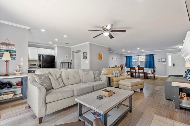 Building Photo - 5371 Central Ave