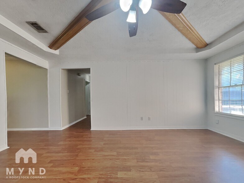 Building Photo - 9015 Eldora Dr