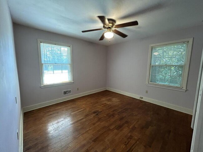 Building Photo - 317 Clarendon Dr