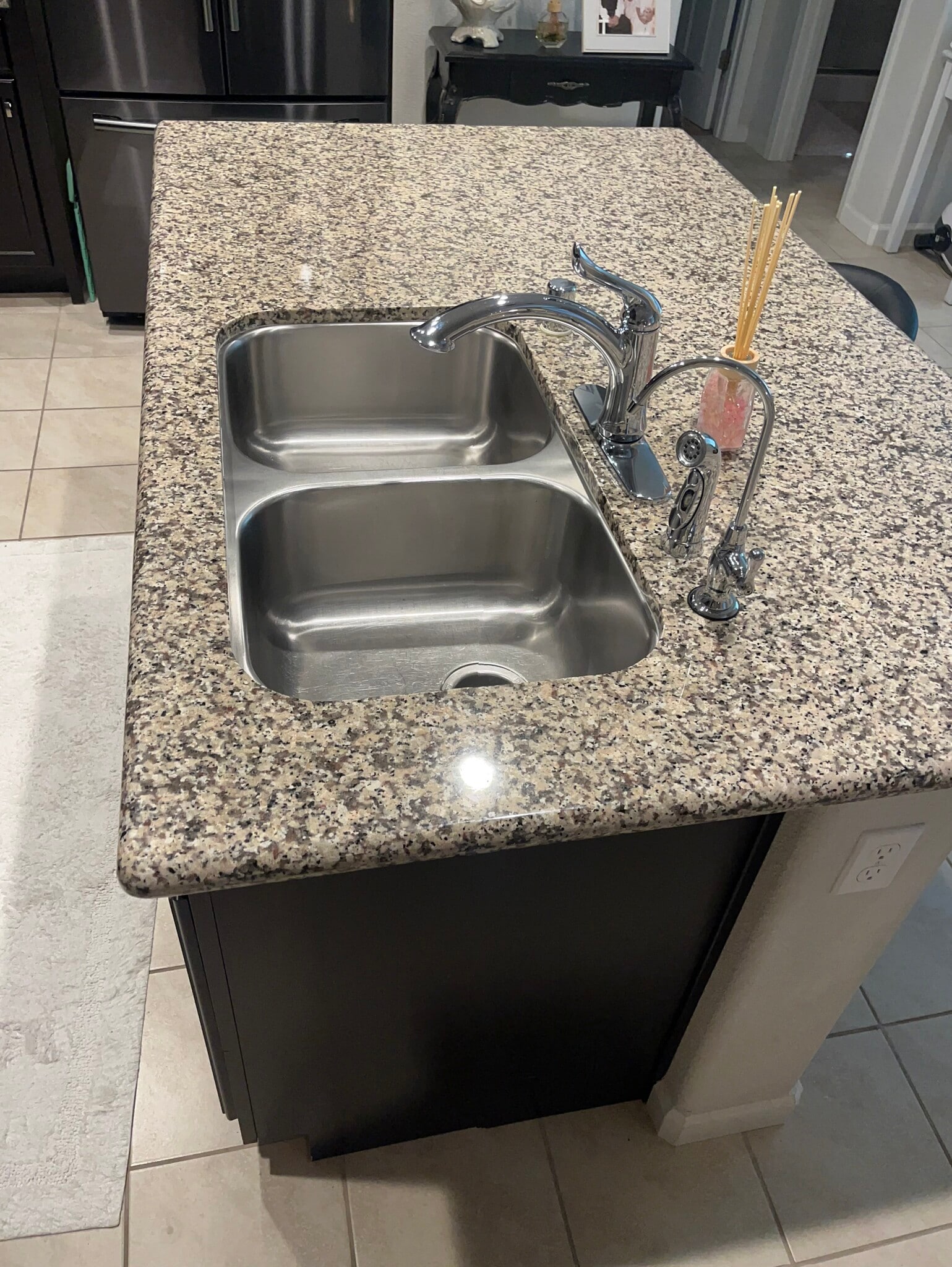 Building Photo - 1432 S Hart Dr