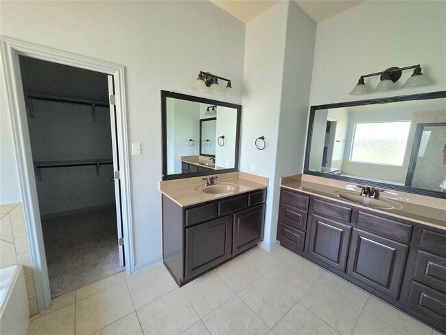 Building Photo - 333 Spanish Mustang Dr