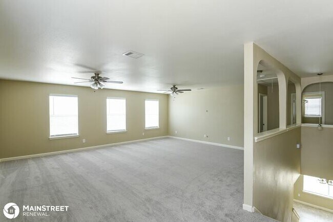 Building Photo - 9002 Roaring Spring, Universal City, TX 78148