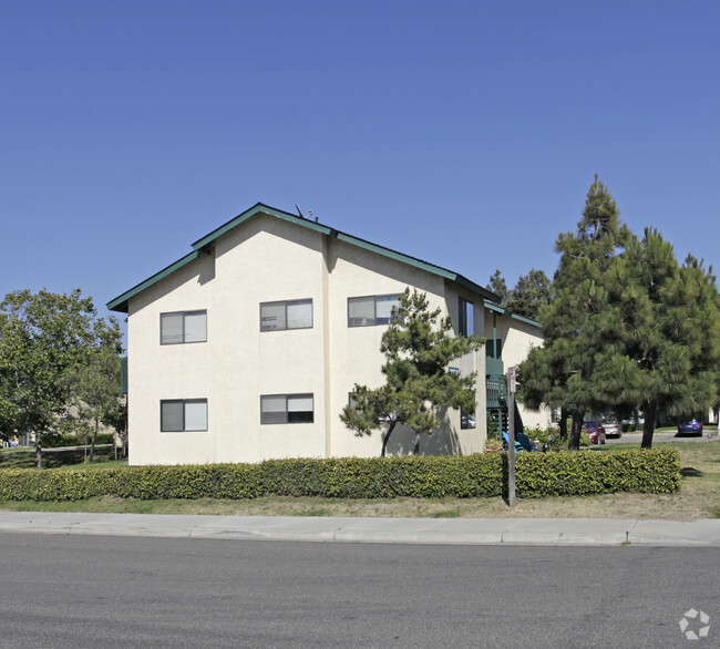 Building Photo - Los Pinos Apartments
