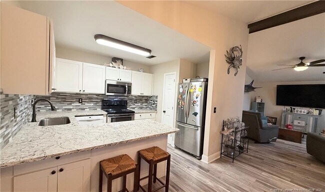 Building Photo - 5406 Ulloa Pl