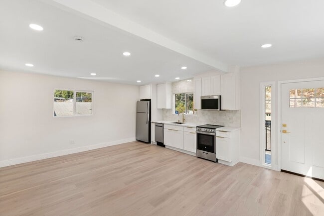 Building Photo - 3646 Curlew St