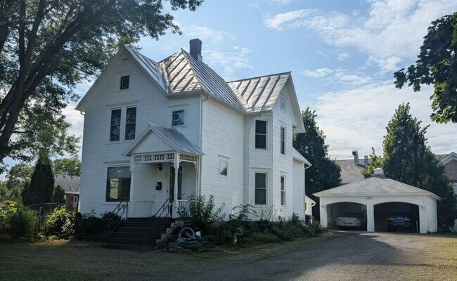 Primary Photo - 122 North St