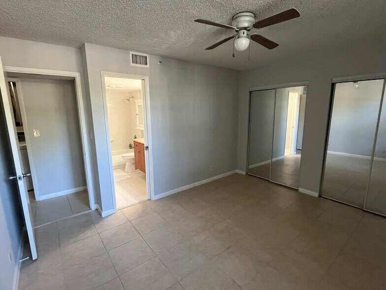 Building Photo - 1915 Lavers Cir