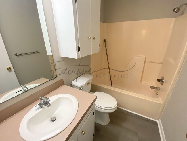 Building Photo - Cozy & Affordable 1-Bedroom Apartment – All-Inclusive Utilities