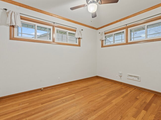 Building Photo - 327 Wallace Ave