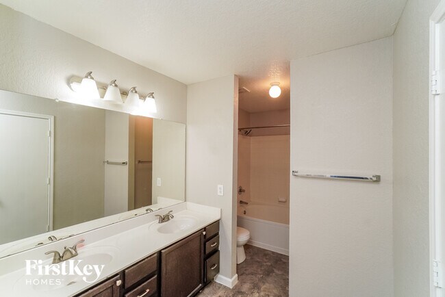 Building Photo - 7613 Forest Vale