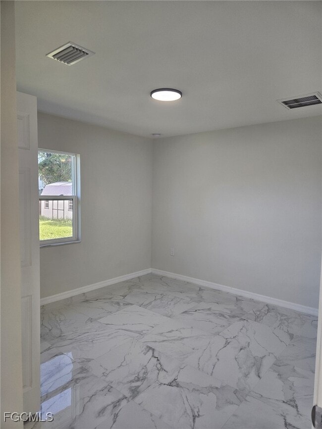 Building Photo - 399 Carrillon Ave S