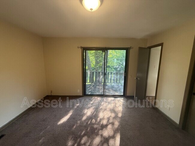 Building Photo - 9605 Belmont Ave