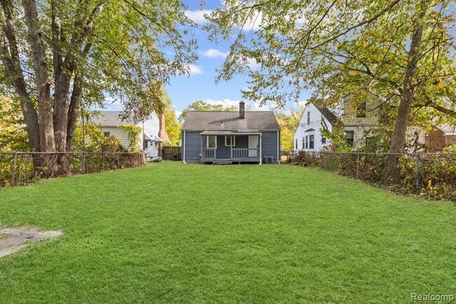 Building Photo - 16557 Stahelin Ave
