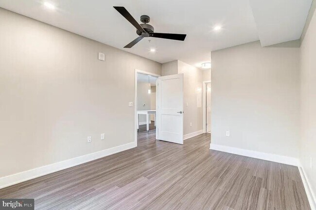 Building Photo - 145 Riverhaven Dr
