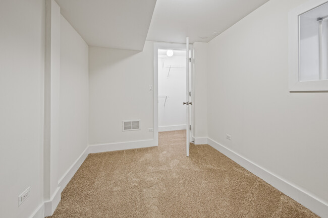 Building Photo - 3614 N Hoyne Ave