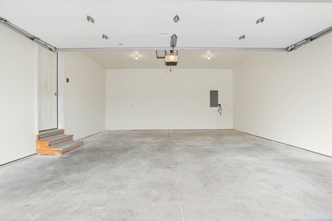 Building Photo - 8 Redtail Ct