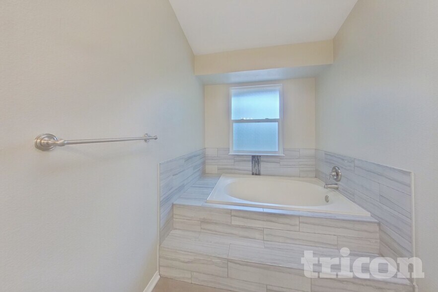 Building Photo - 6455 Montarbor Dr