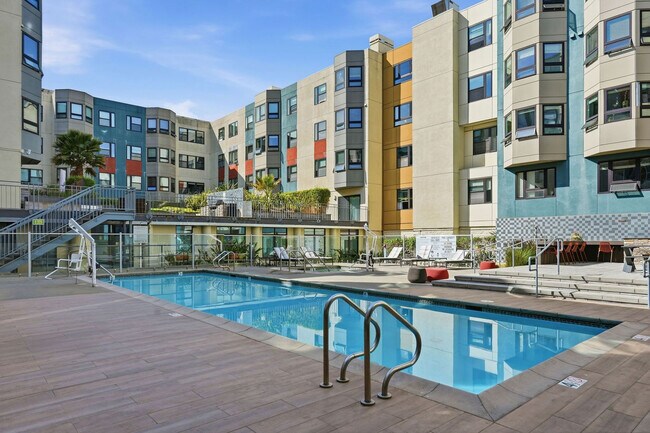 Building Photo - 2000 Post St