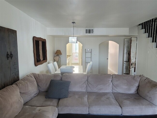 Building Photo - 215 Postoffice St