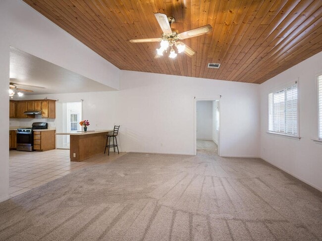 Building Photo - Cute, classic 3/2 home- westside Paso Robles