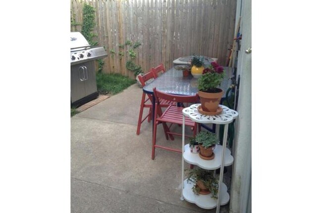 Building Photo - Charming Renovated Twin in the Heart of Manayunk | $2,250/Month