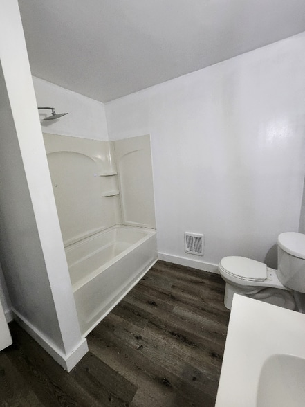 Building Photo - 4835 N Old Laurens Rd