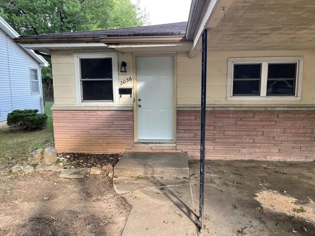 Building Photo - 2036 S Fairway Ave
