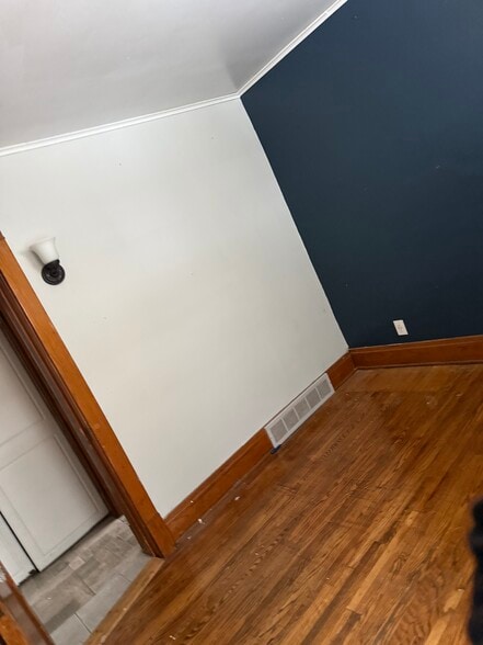 Building Photo - 604 Colvin Ave