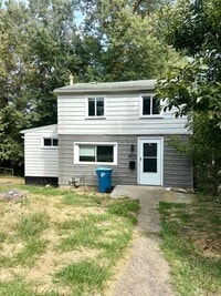 Building Photo - Updated 3 Bed, 1 Bath Home in Penn Hills - Quiet Street, Private Deck - Available Immediately!