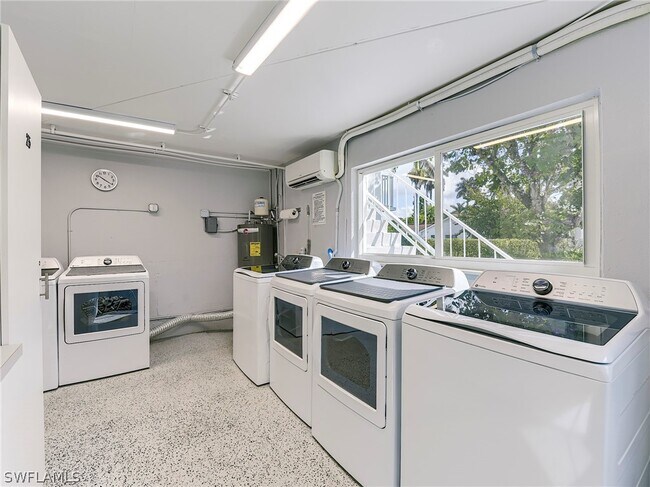 Building Photo - 354 Harbour Dr