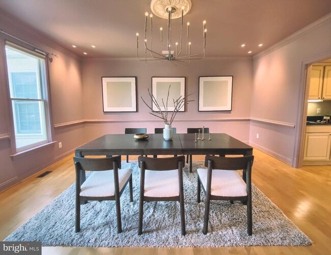 Building Photo - 1445 Mayhurst Blvd