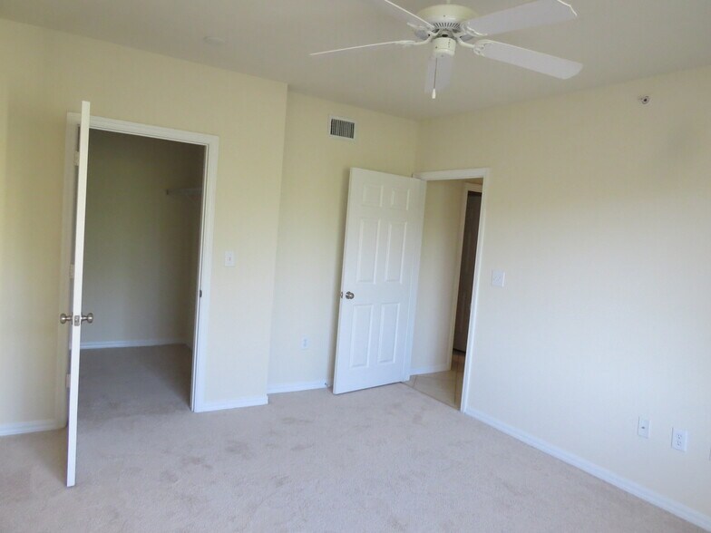 Building Photo - 6559 Emerald Dunes Dr