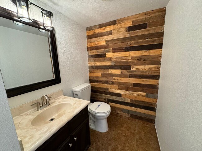 Building Photo - 2BR/1.5BA CONDO w/ 2 assigned PARKING SPOTS in ALPINE AVAILABLE NOW!