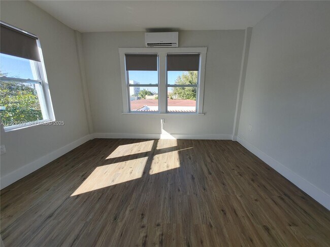 Building Photo - 1629 SW 6th St