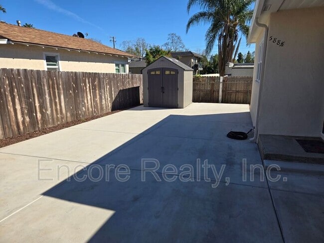 Building Photo - 588 1/2 McIntosh St